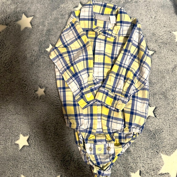 Children’s Place Collared button up with snaps at the bottom - Picture 1 of 3